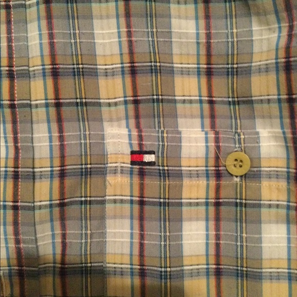 NWOT Tommy Hilfiger Men’s Short Sleeved Shirt - Picture 4 of 4